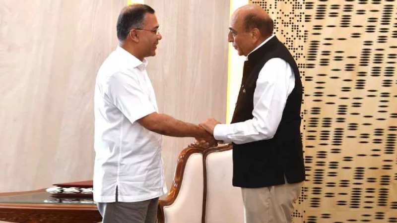 Indian High Commissioner meets the Prime Minister.