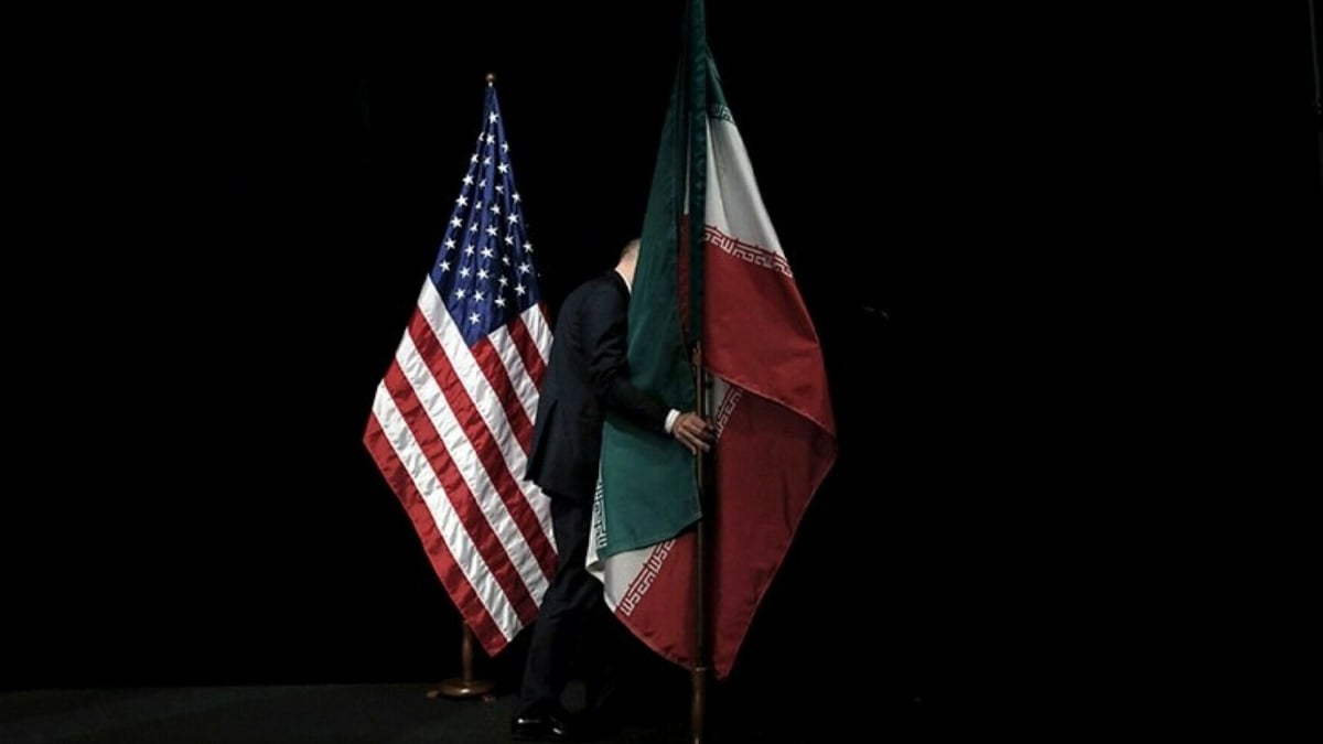 Iran-And-USA-Flag-During-2015-Neuclear-Talks-11-04-2026