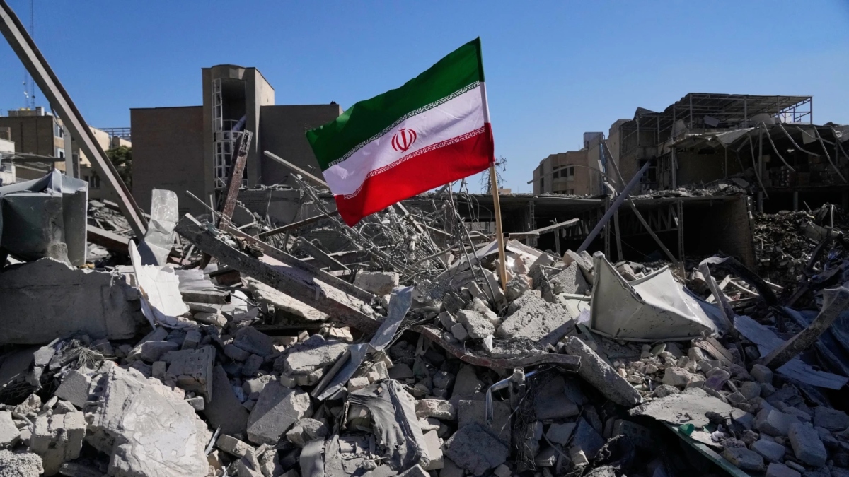 Iranian-Flag-Placed-Among-The-Ruins-of-A-Police-Station-Tehran