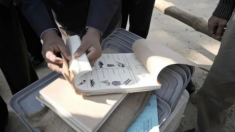 Is the 'Yes' vote campaign in the referendum raising questions about the role of the interim government_