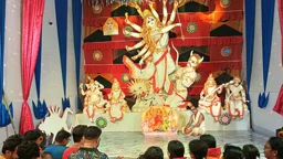 ঈশ্বরগঞ্জে ১৪ ফুট উচ্চতার দুর্গাপ্রতিমা ঘিরে দর্শনার্থীদের ভিড়