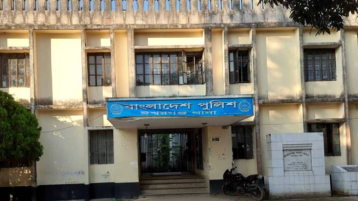 আসামিদের হুমকিতে বাদীর পরিবার বাড়িছাড়া