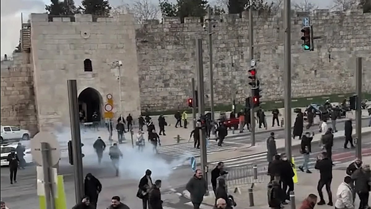 Israeli-attack-on-Palestinians-attending-Eid-prayers-at-Al-Aqsa-Mosque