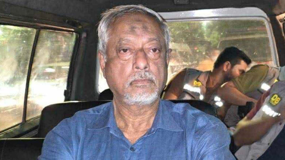 সোমবার গভীর রাতে রাজধানীর বারিধারা ডিওএইচএস এলাকার নিজ বাসভবন থেকে মাসুদ উদ্দিন চৌধুরীকে আটক করে ডিবি। ছবি: সংগৃহীত