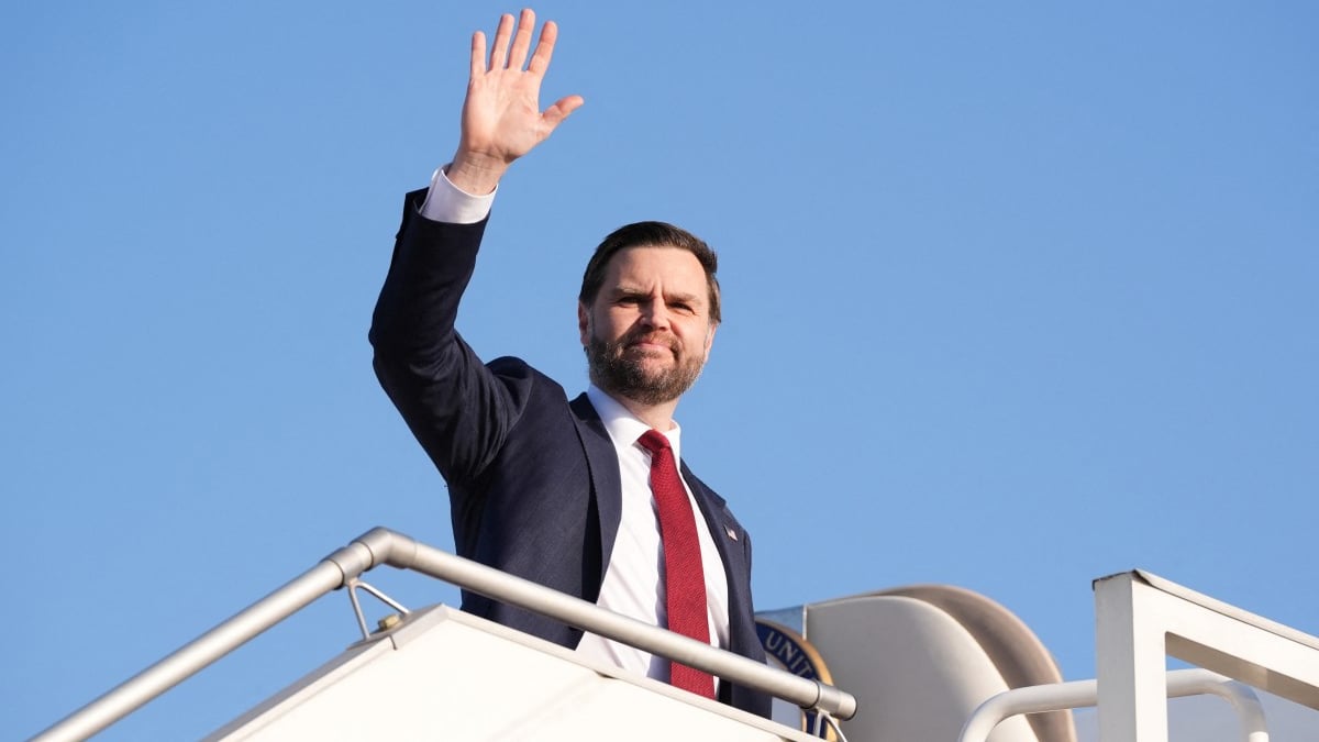 J-D-Vance-Leaving-Pakistan-After-First-Round-Of-Meeting-With-Iran-19-04-2026