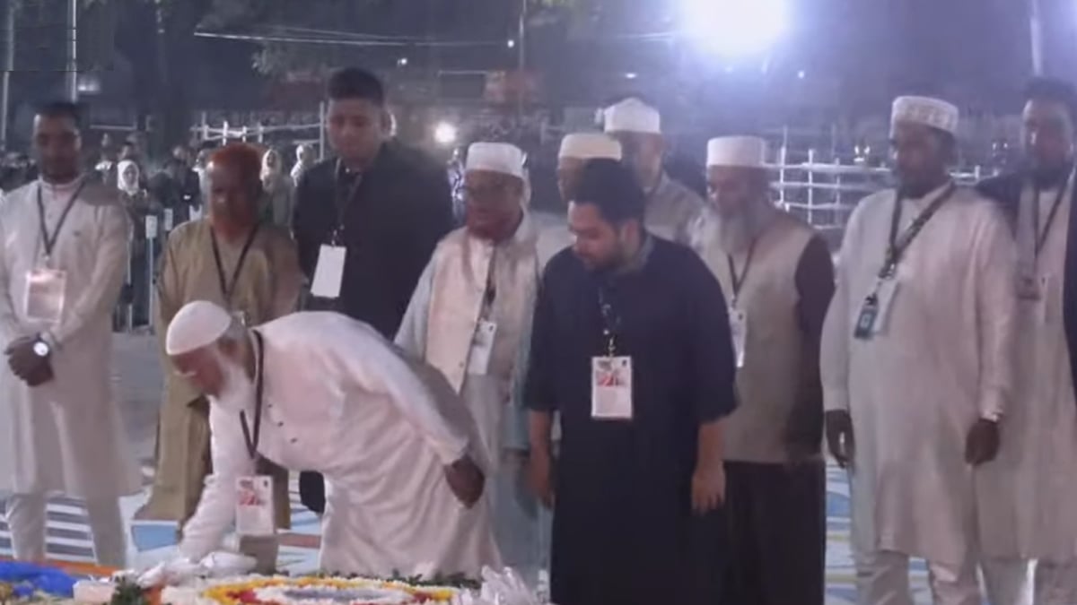 প্রথমবার কেন্দ্রীয় শহিদ মিনারে ফুল দিয়ে শ্রদ্ধা জামায়াতের