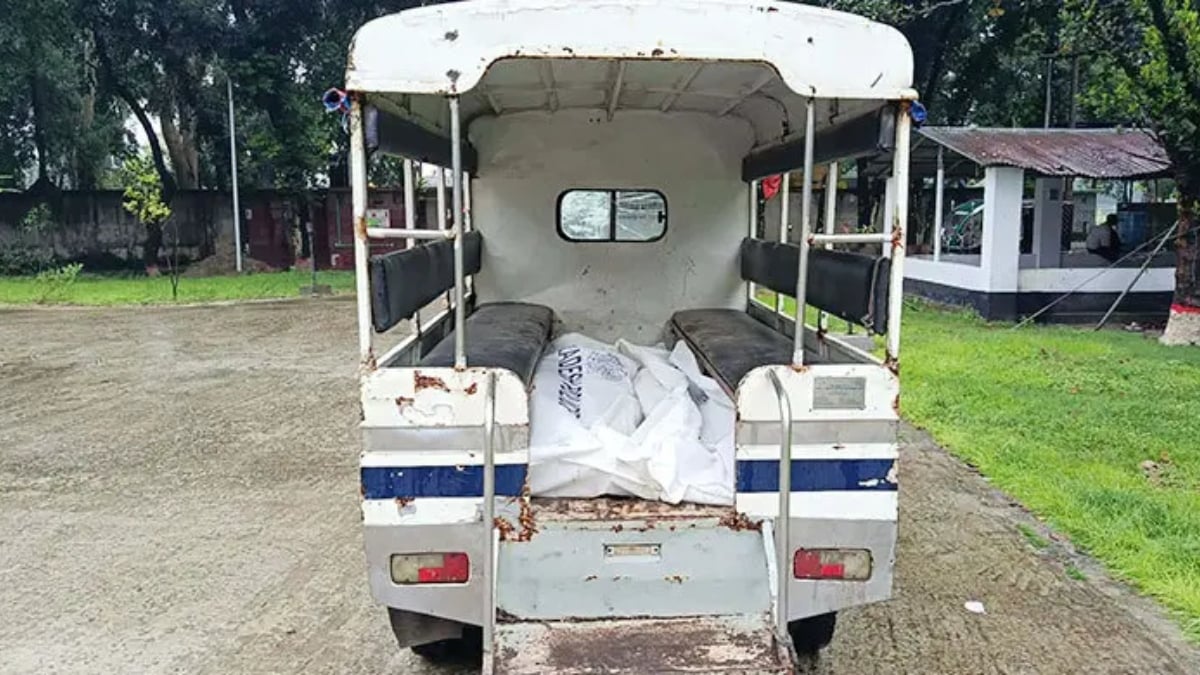 নওগাঁয় নিজ বাড়ি থেকে দম্পতির মরদেহ উদ্ধার