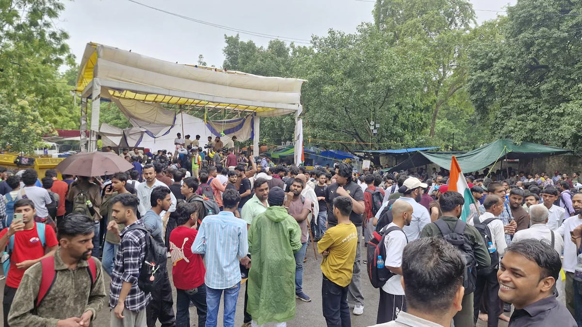 যন্তর মন্তরে ককরোচ পার্টির আন্দোলন, যার জের ধরে ভারতের শিক্ষামন্ত্রীকে পদত্যাগ করতে হয়। ছবি: সংগৃহীত