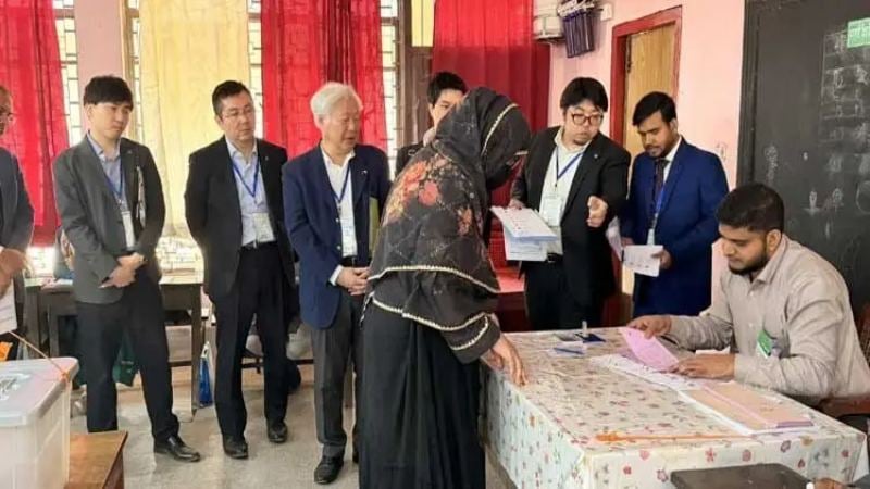 Japanese delegation finds polling stations 'festive'