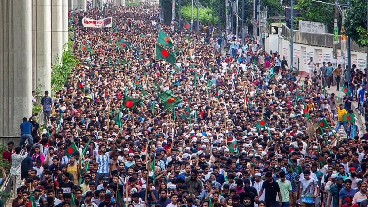ভয়, পতন আর উৎসব: আমার দেখা ৫ আগস্ট