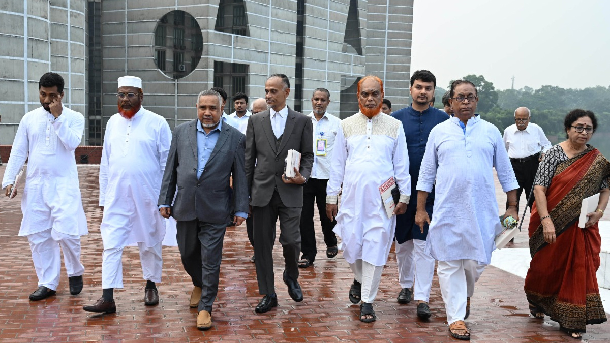 ছবিতে জুলাই সনদ স্বাক্ষর অনুষ্ঠানের বিভিন্ন মুহূর্ত
