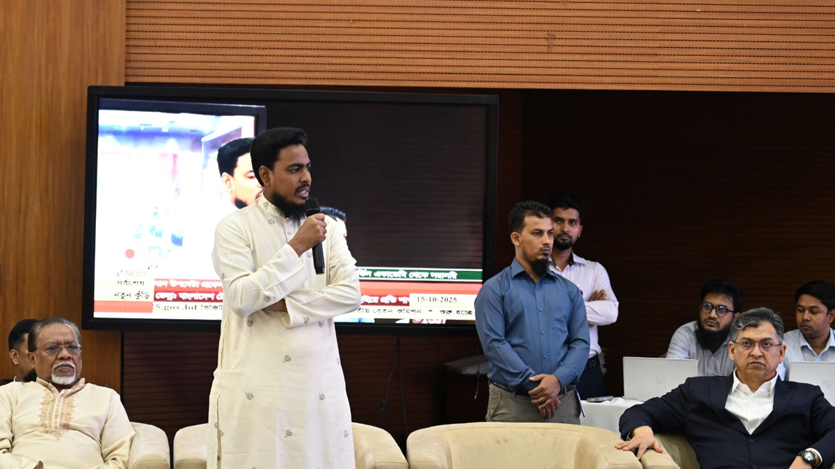 ঐকমত্য কমিশনের বৈঠকে বক্তব্য রাখেন এনসিপির সদস্য সচিব আখতার হোসেন। ছবি: প্রধান উপদেষ্টার দপ্তর