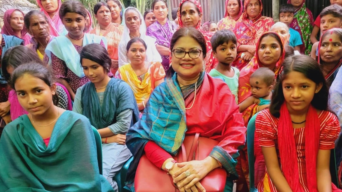 Kanak-Chapa-Photo-With-Voters-04-11-2025