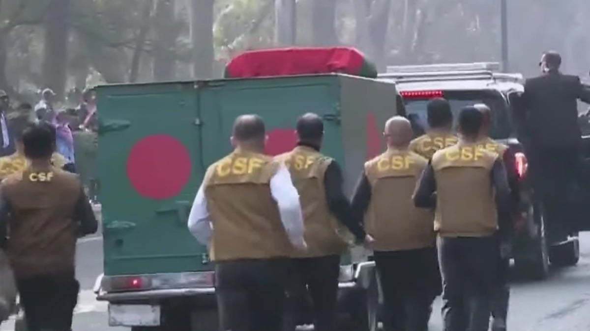 খালেদা জিয়ার মরদেহ নেওয়া হচ্ছে জানাজাস্থলে