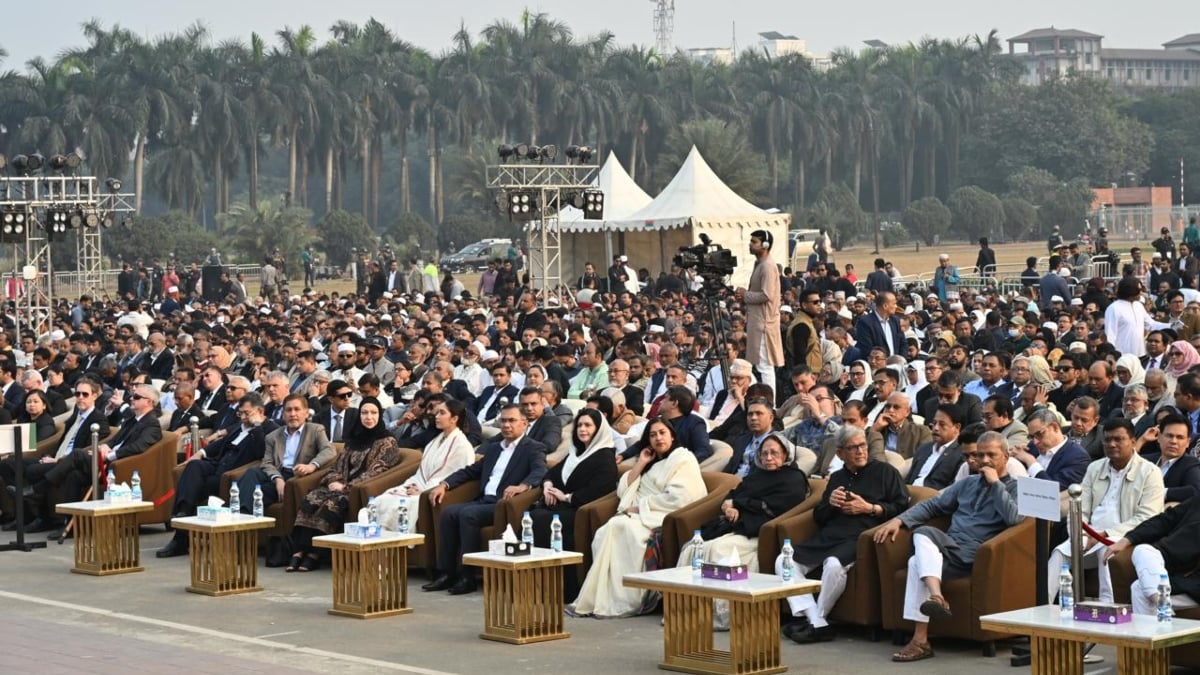 বিকেল ৩টার দিকে শুরু হওয়া এই শোকসভায় বিএনপি চেয়ারম্যান তারেক রহমান, তার স্ত্রী জুবাইদা রহমান, মেয়ে ব্যারিস্টার জাইমা রহমান, আরাফাত রহমান কোকোর স্ত্রী শামিলা রহমানসহ পরিবারের সদস্যরা অংশ নেন। ছবি: সংগৃহীত