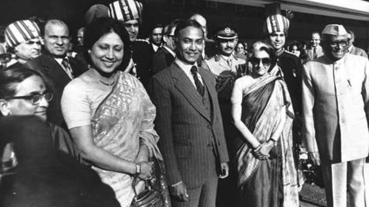 ভারতের সাবেক প্রধানমন্ত্রী ইন্দিরা গান্ধীর সাথে জিয়াউর রহমান ও খালেদা জিয়া। ছবি: সংগৃহীত