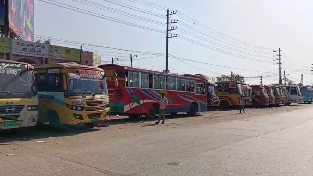 এক পরিবহন বন্ধের দাবিতে কুমিল্লায় বাস ধর্মঘট, যাত্রীদের ভোগান্তি