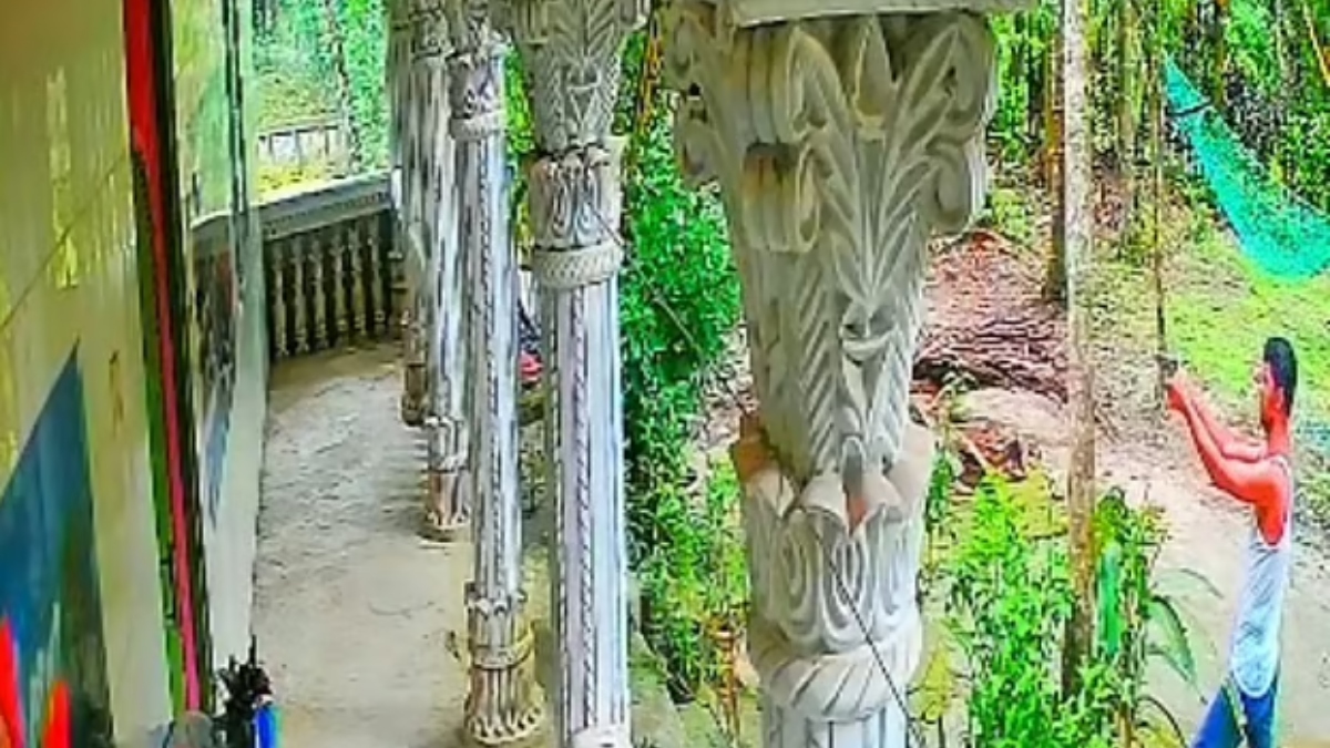 লক্ষ্মীপুরে যুবদল নেতার ঘরে ছোট ভাইয়ের গুলি, ভিডিও ভাইরাল