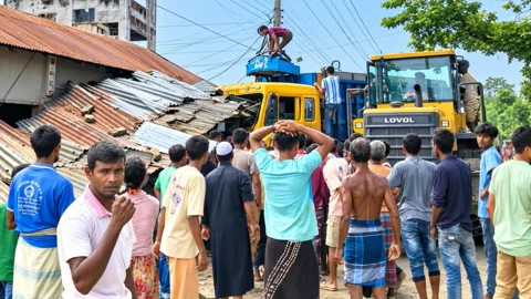 সোমবার সকালে লালমনিরহাটের পাটগ্রামে ট্রাকের ধাক্কায় ৪ জন নিহত হয়েছেন। ছবি: সংগৃহীত