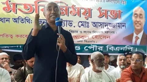 ঝিনাইদহের শৈলকুপা উপজেলা বিএনপির কার্যালয়ে মতবিনিময় সভায় প্রধান অতিথির বক্তব্য দেন আইনমন্ত্রী মো. আসাদুজ্জামান। ছবি: সংগৃহীত