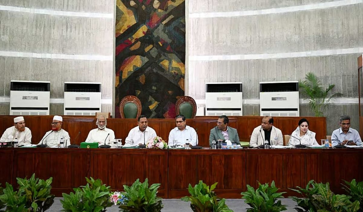 রোববার জাতীয় সংসদ ভবনে স্থানীয় সরকার মন্ত্রণালয়-সম্পর্কিত সংসদীয় স্থায়ী কমিটির প্রথম বৈঠক অনুষ্ঠিত হয়েছে। ছবি: সংগৃহীত