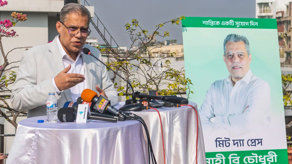 রাজনীতির মাঠে টিকতে না পেরে মাহী বি চৌধুরীর দিনও কাটছে দেশের বাইরে। বিকল্প ধারা ফাইল ছবি