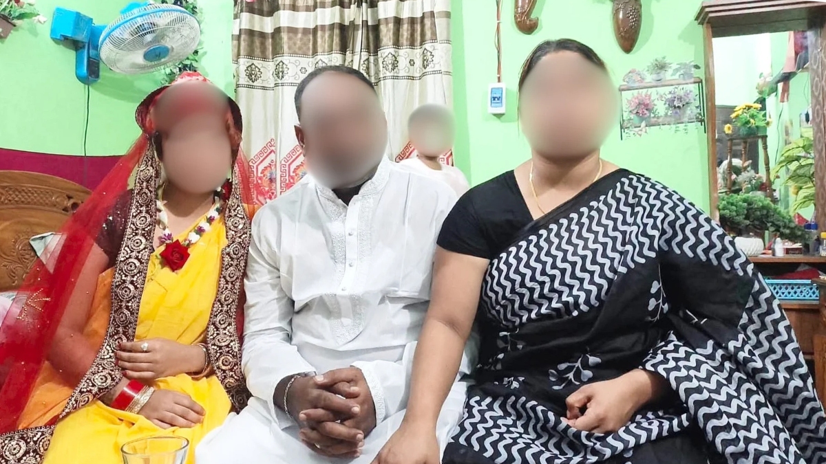 প্রথম স্ত্রীর (ডানে) সঙ্গে বৈবাহিক সম্পর্কে থাকায় অবস্থায় আপন শ্যালিকাকে (বাঁয়ে) বিয়ে করেছেন নওগাঁর এক তরুণ। ছবি: সংগৃহীত