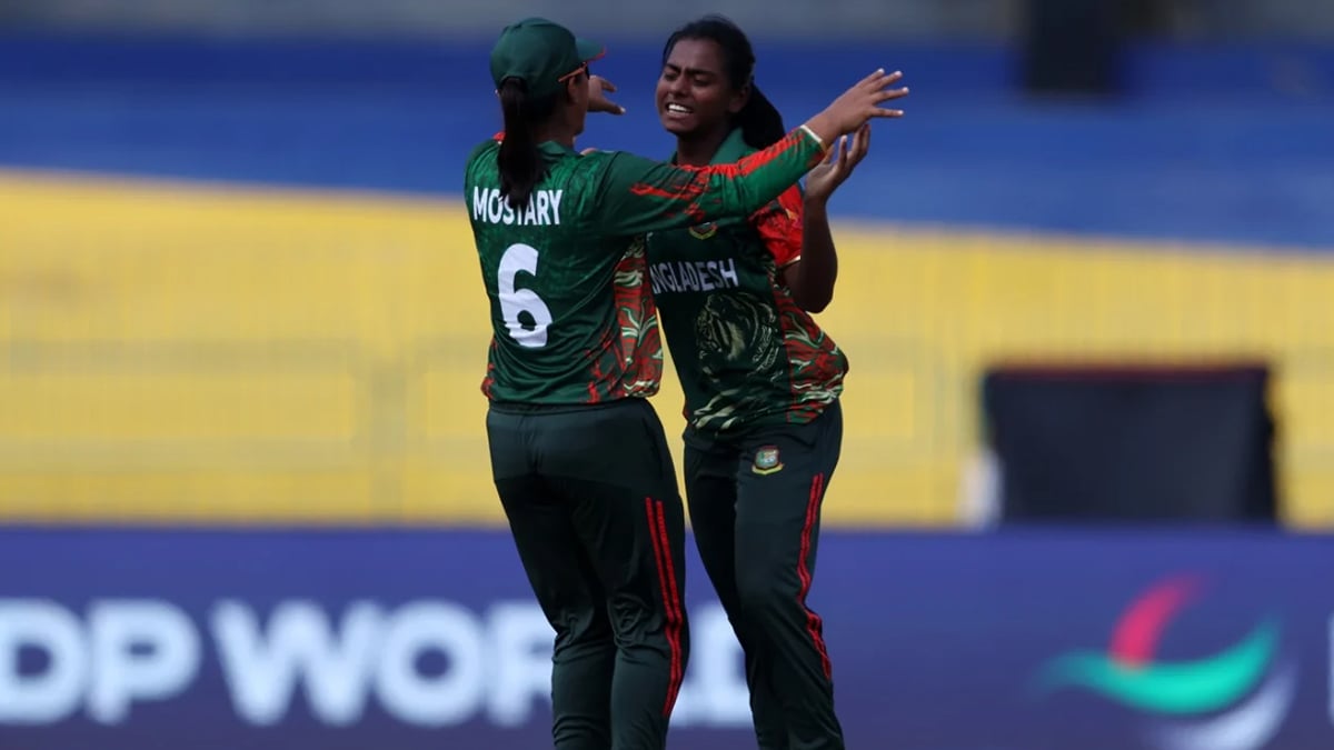 ব্যাটে-বলে পাকিস্তানকে উড়িয়ে বিশ্বকাপ শুরু বাংলাদেশের