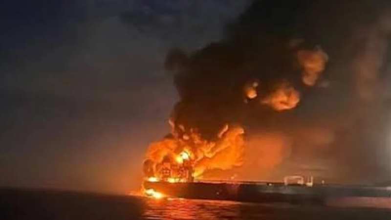 হরমুজ প্রণালিতে দুটি তেলবাহী ট্যাঙ্কারে মাইন বিস্ফোরণ, ভয়াবহ আগুন