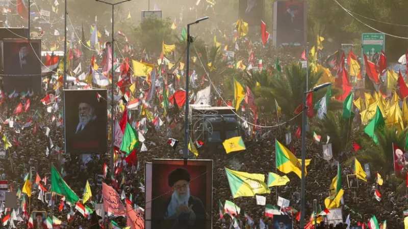 Massive turnout of hundreds of thousands at Khamenei's mourning rally in Najaf.