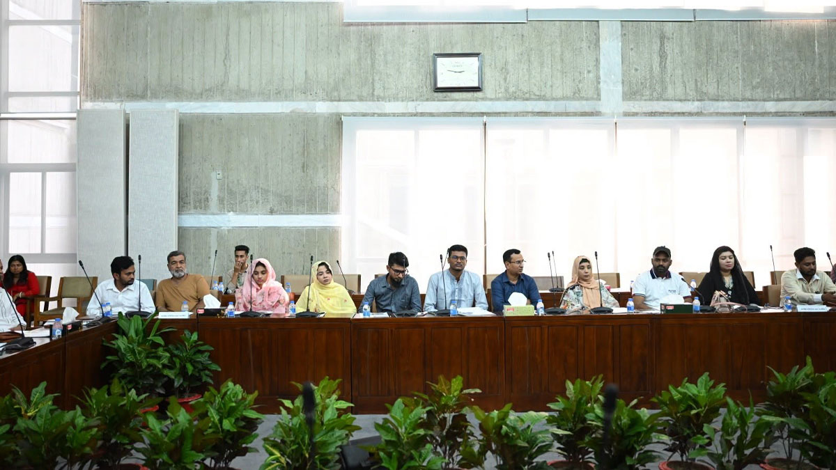 সংবিধান সংশোধন সংক্রান্ত বিশেষ কমিটির নবম বৈঠকে আওয়ামী লীগের আমলে গুম-খুন-নির্যাতনের শিকার ব্যক্তি ও নিহতদের পরিবারের সদস্যরা আমন্ত্রিত অতিথি হিসেবে অংশ নেন। ছবি: সংসদ সচিবালয়