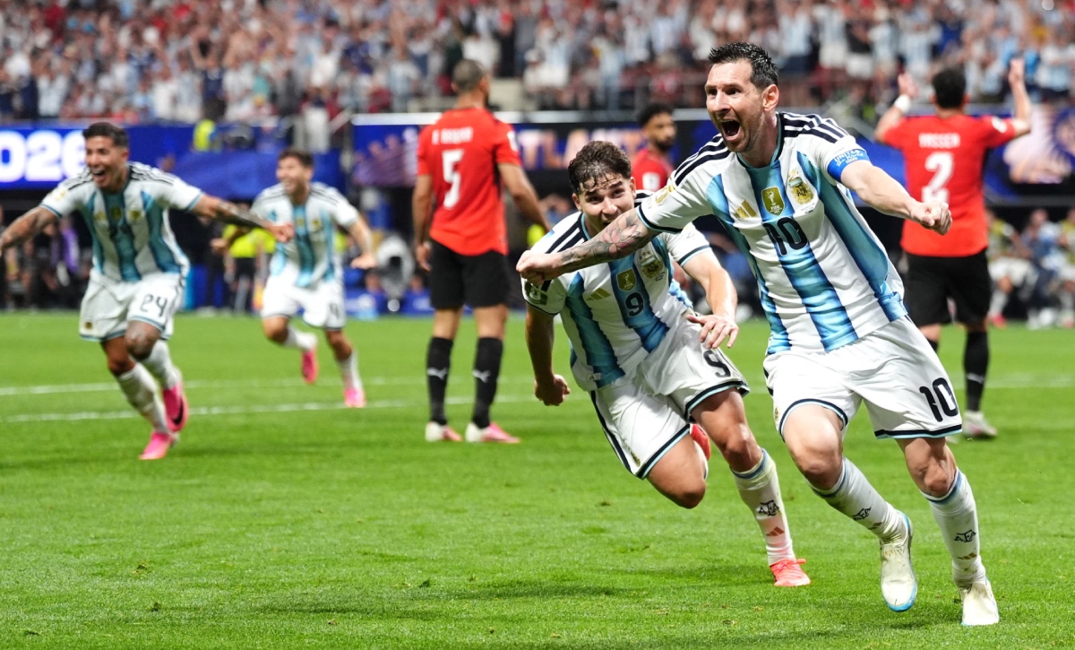 Messi wheels away in celebration