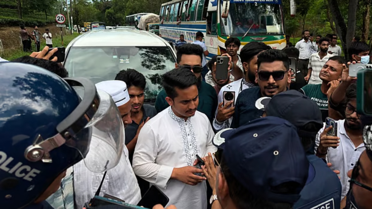 শ্রীমঙ্গলে পুলিশের বাধা পেরিয়ে এনসিপি নেতারা হবিগঞ্জের পথে