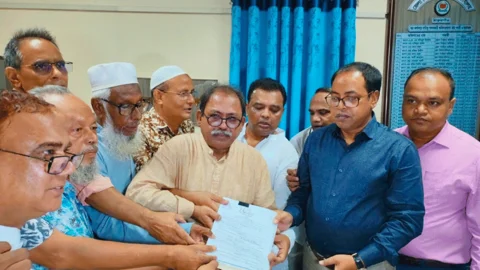 রাষ্ট্রপতি মির্জা ফখরুল ইসলাম আলমগীরের আসন ঠাকুরগাঁও-১ উপনির্বাচনে অংশ নিতে রোববার মনোনয়নপত্র দাখিল করেন তার ভাই মির্জা ফয়সল আমীন। ছবি: সংগৃহীত