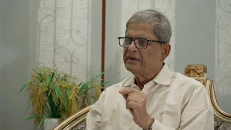 চিকিৎসার জন্য সস্ত্রীক সিঙ্গাপুর গেলেন মির্জা ফখরুল