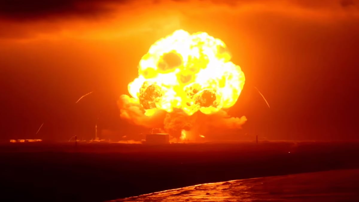 Moment-Blue-Origin-Rocket-Explodes-During-Test-In-Florida--29-05-2026