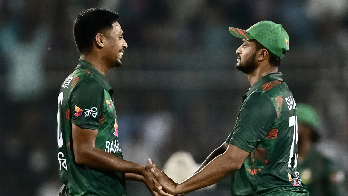 উইকেটে সাকিবকে ছুঁয়ে ফেললেন মোস্তাফিজ