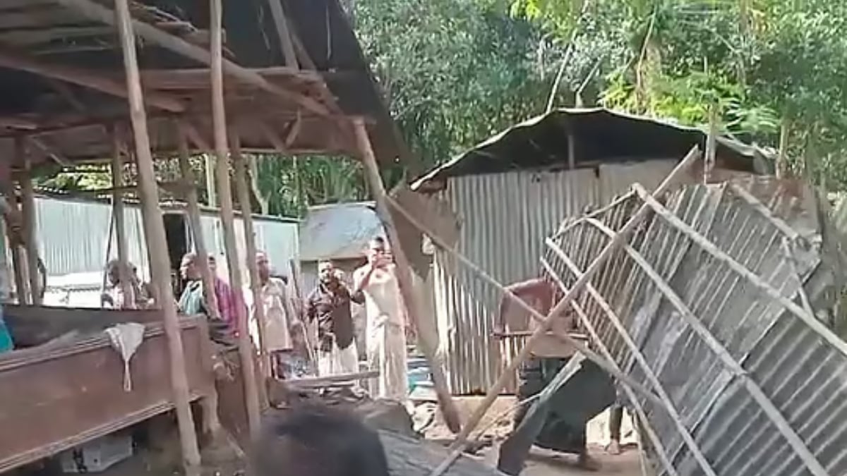 ছেলেকে জিম্মি করে মাকে দলবদ্ধ ধর্ষণ: প্রধান আসামির বাড়ি ভাঙচুর