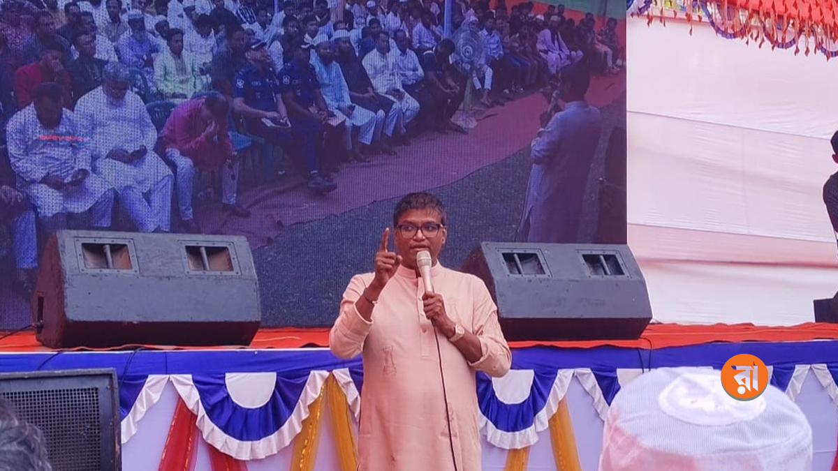 টাউন হল মিটিংয়ে এমপি, জানতে চাইলেন তরুণ-তরুণীরা কেমন ঈশ্বরগঞ্জ চান