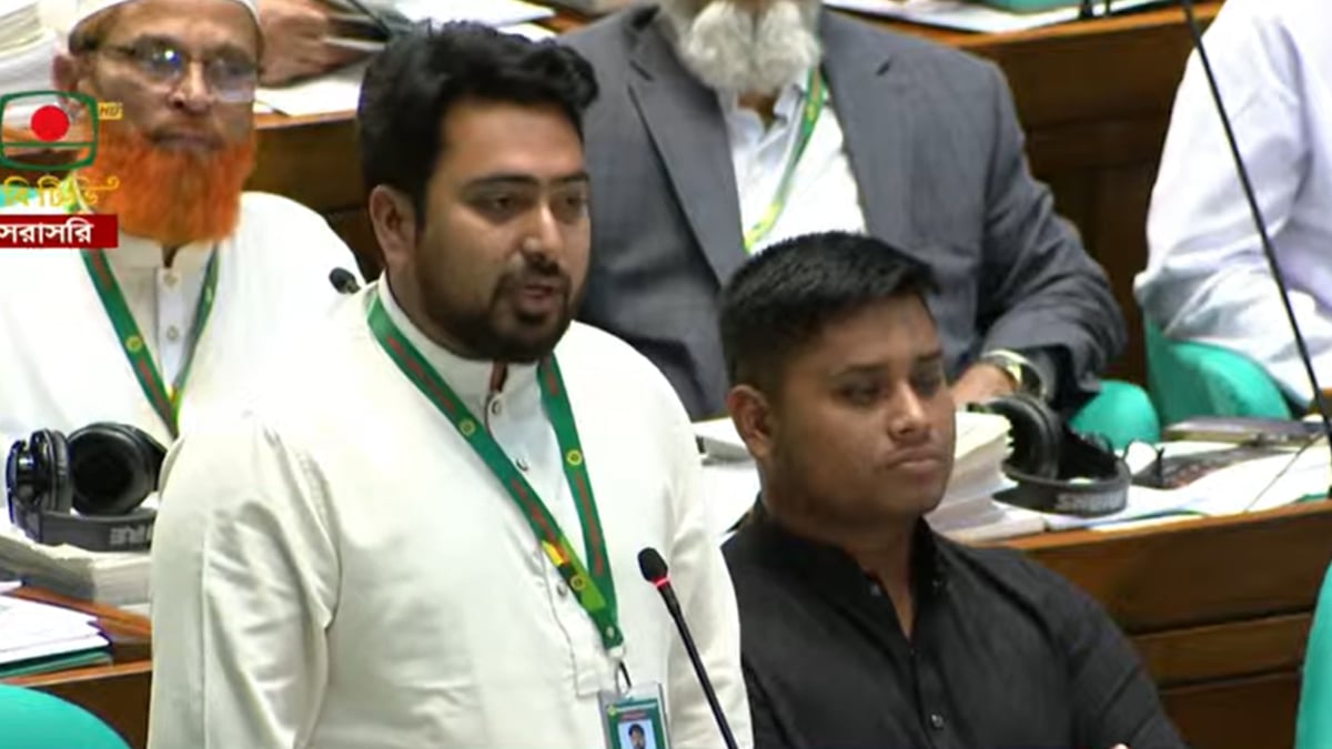জুলাই শহিদদের স্মরণ নাহিদ ইসলামের
