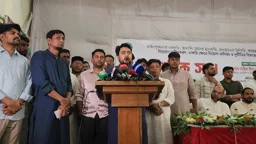 গ্যাসের বাড়তি দাম ঢুকছে বিএনপি নেতাদের পকেটে: নাহিদ
