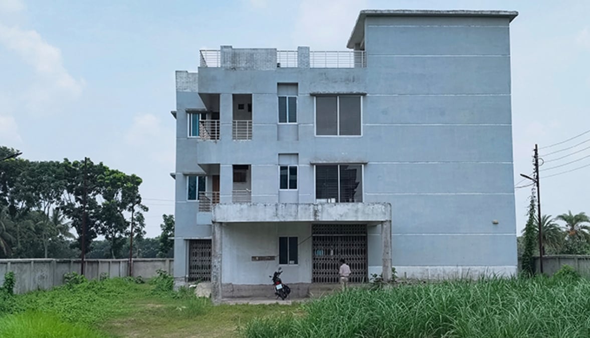 নড়াইলে মা ও শিশু কল্যাণ কেন্দ্র: ১৫ মাসের প্রকল্প, শেষ হয়নি ৬ বছরেও