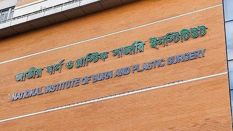 পারিবারিক বিরোধে গায়ে আগুন: তরুণ ও তার বাবার পরে ফুফাতো বোনেরও মৃত্যু