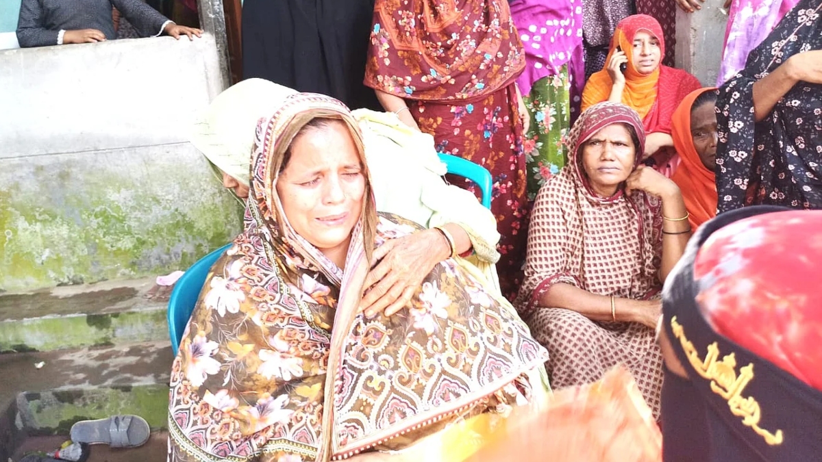 শাকিলের মৃত্যুর খবরে কান্নায় ভেঙে পড়েন তার স্বজনরা। ছবি: সংগৃহীত