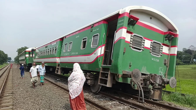 নীলসাগর এক্সপ্রেস লাইনচ্যুত, ঢাকা-উত্তরবঙ্গের ট্রেন বন্ধ