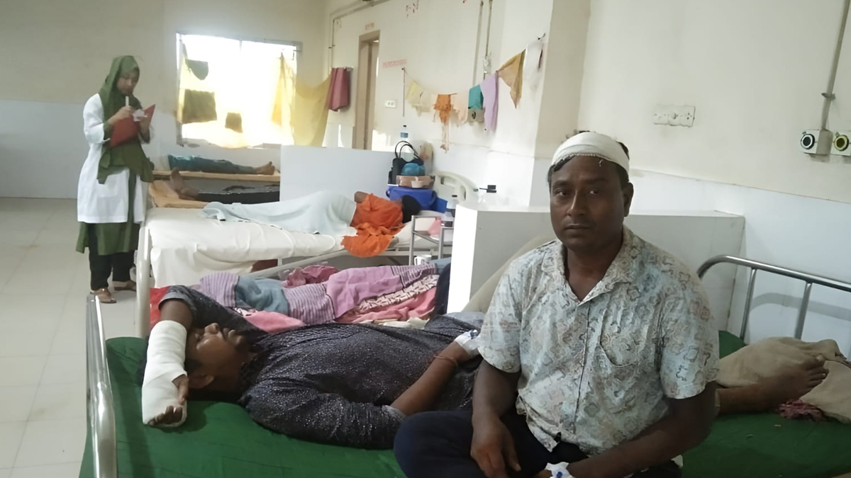 মোহনগঞ্জে পূজামণ্ডপে বখাটেদের হামলা, আহত ৮