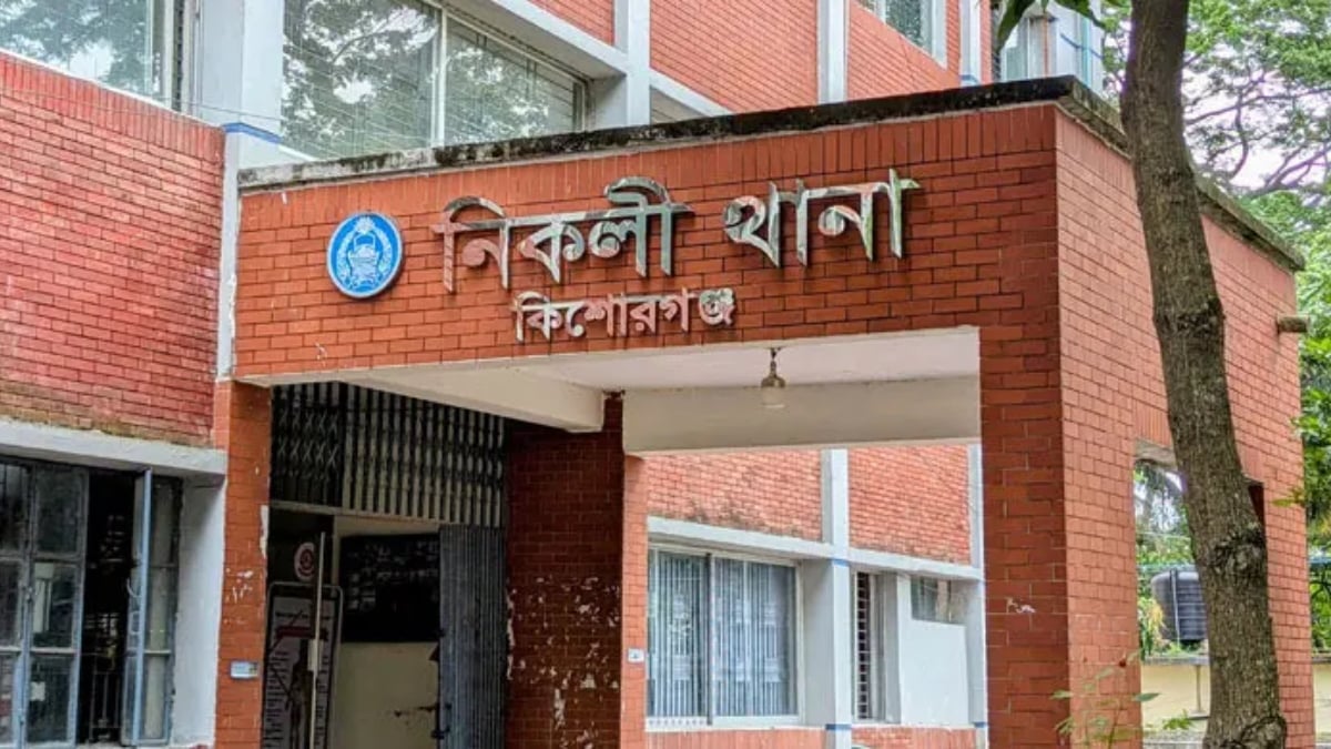 নিকলী থানায় আসামির ঝুলন্ত মরদেহ, ২ পুলিশ সদস্য ক্লোজড