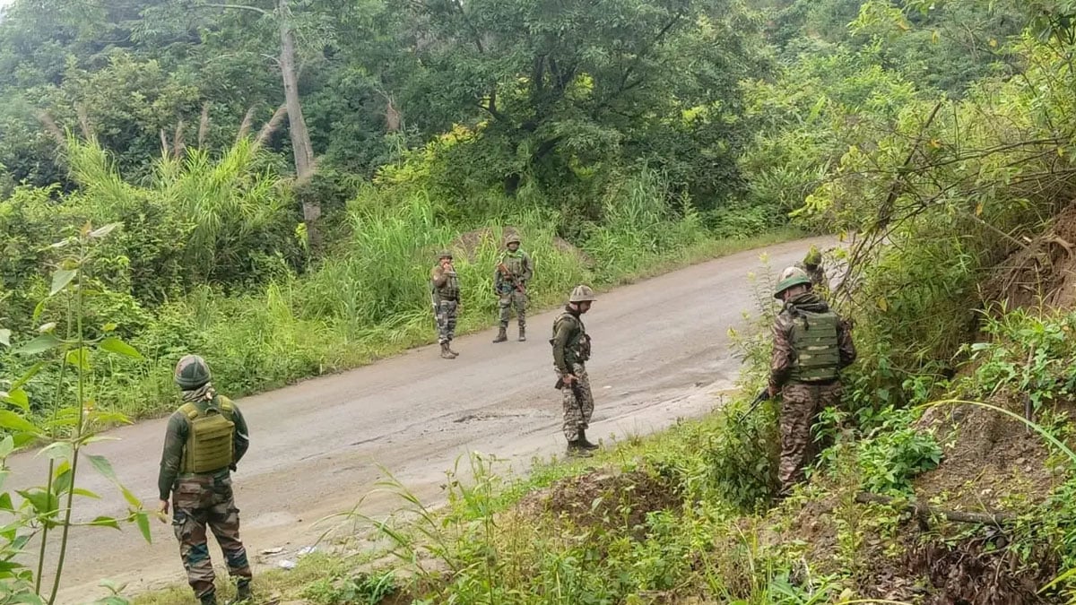 মণিপুরে নতুন সহিংসতায় নিহত ৯, পুড়ল ১৪টির বেশি বাড়ি