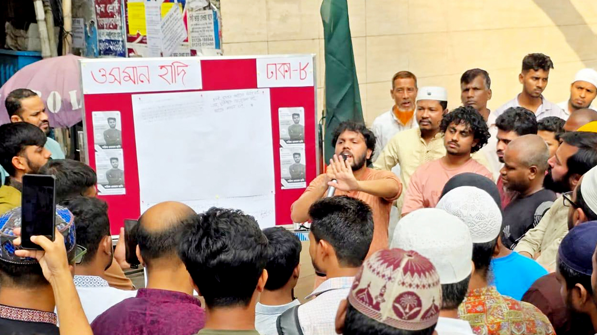 ওসমান হাদির নির্বাচনি জনসংযোগ। ছবি: ওসমান হাদির ফেসবুক প্রোফাইল