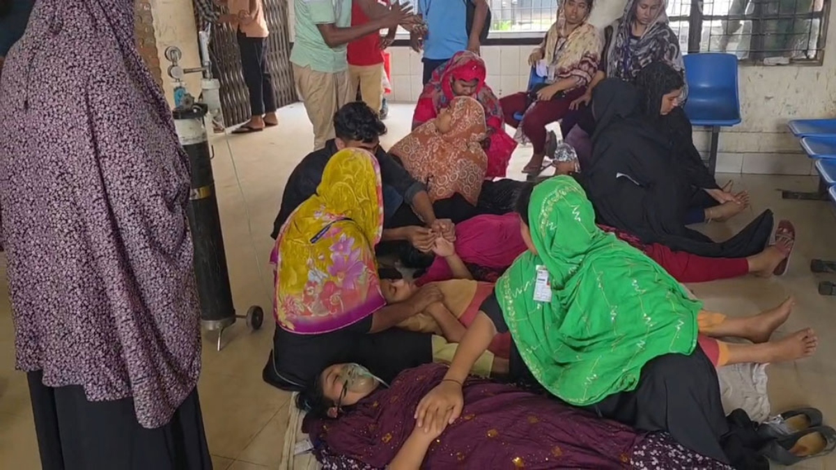 হঠাৎ মাথা ঘোরা-বমি, গাজীপুরে অন্তত ৫০ গার্মেন্টসকর্মী হাসপাতালে